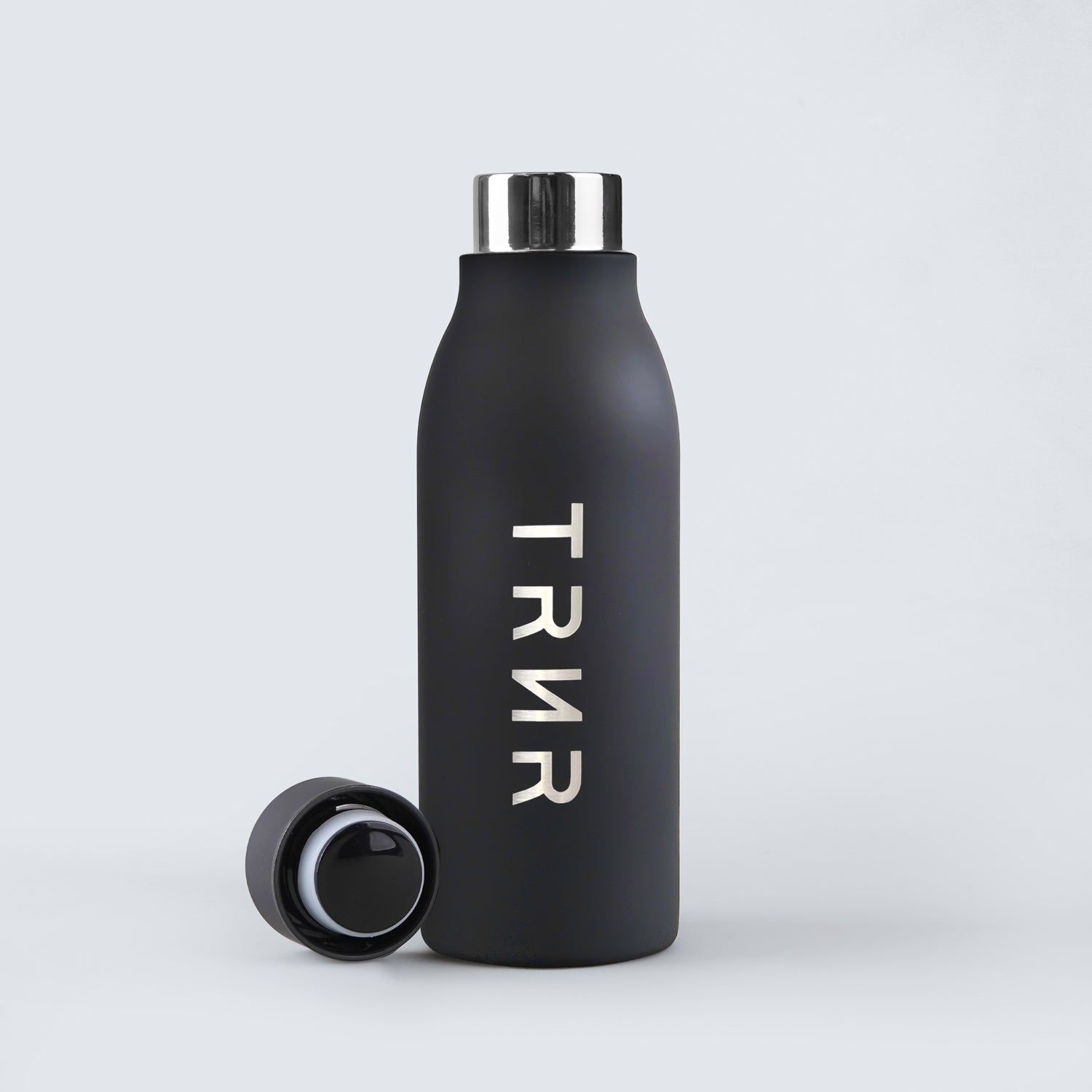 TRNR Bliss Bottle (Black) in 600 ml capacity | Product Overview Featuring TRNR Logo and Powder-Coated Finish - Lid Open